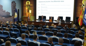 ЈОЛАНДА ПЕРДОМО ВО ПОСЕТА НА УНИВЕРЗИТЕТ СКОПЈЕ
